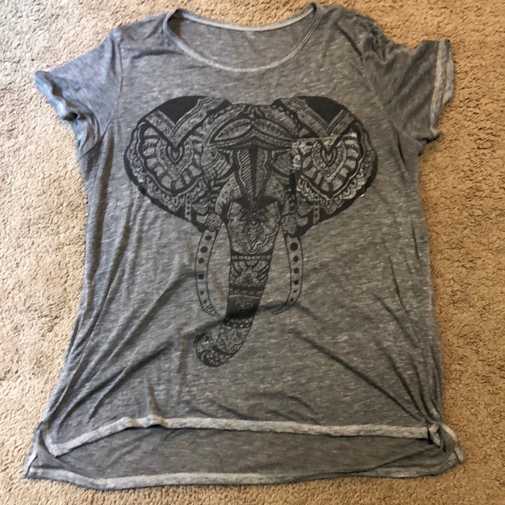 Burnout t-shirt with elephant print!